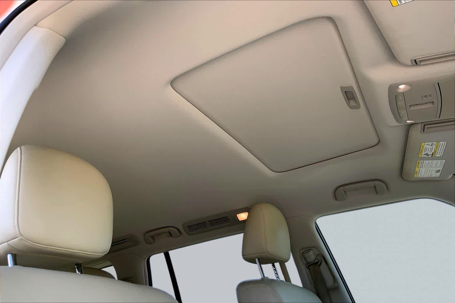 Used 2019 Moonstone White INFINITI LUXE image 14