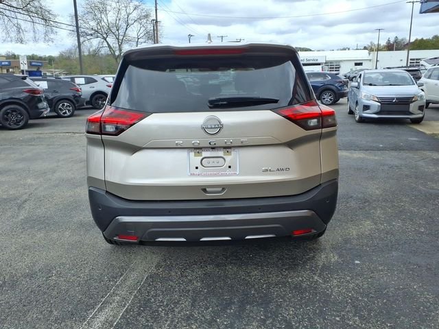 Used 2023 Gold Nissan SL image 5