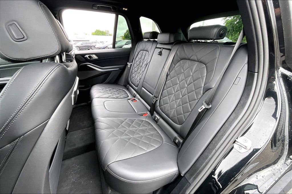 Used 2026 Black BMW xDrive40i image 18
