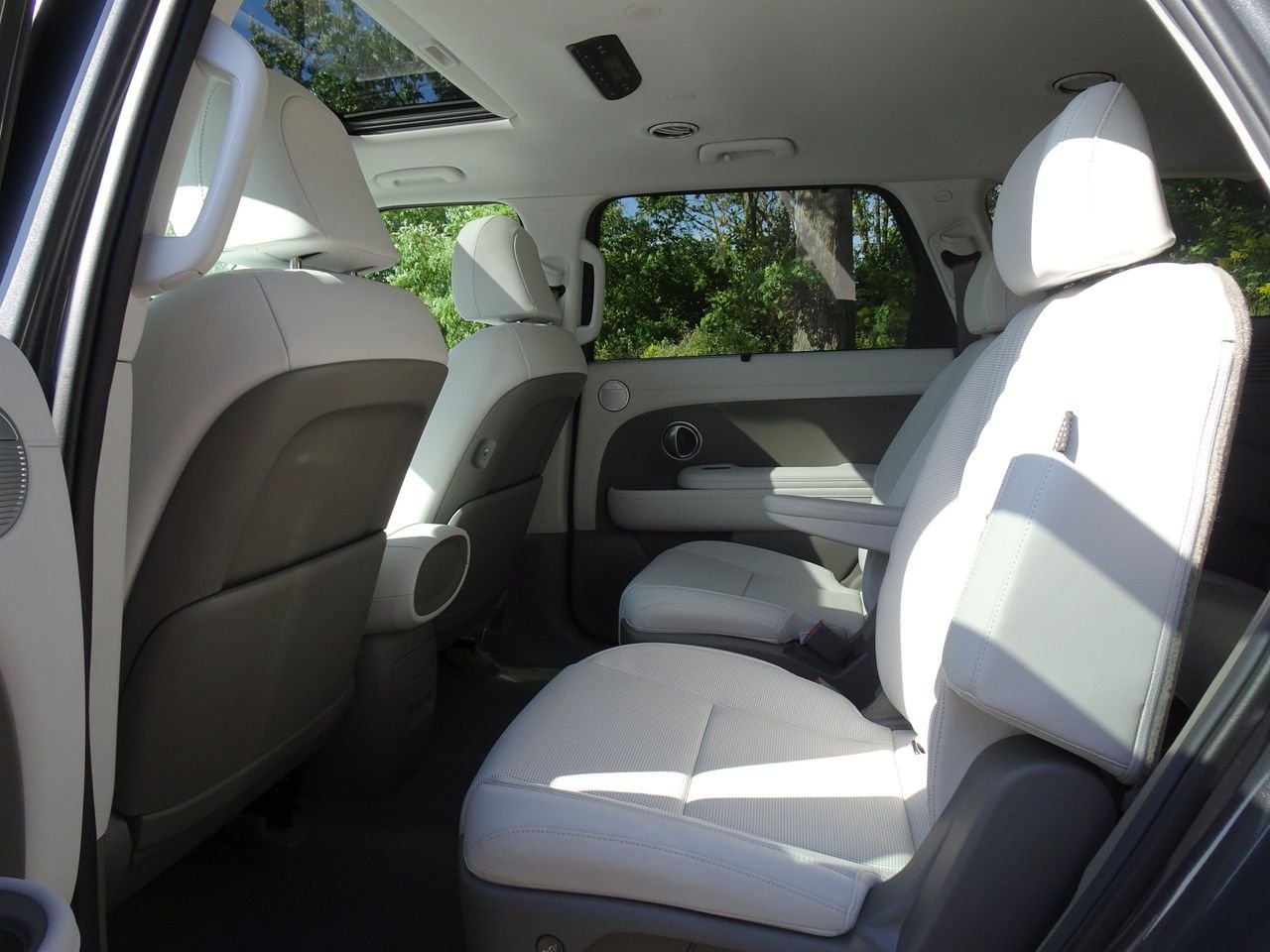 New 2027 Gray Hyundai SEL Premium 7P image 16