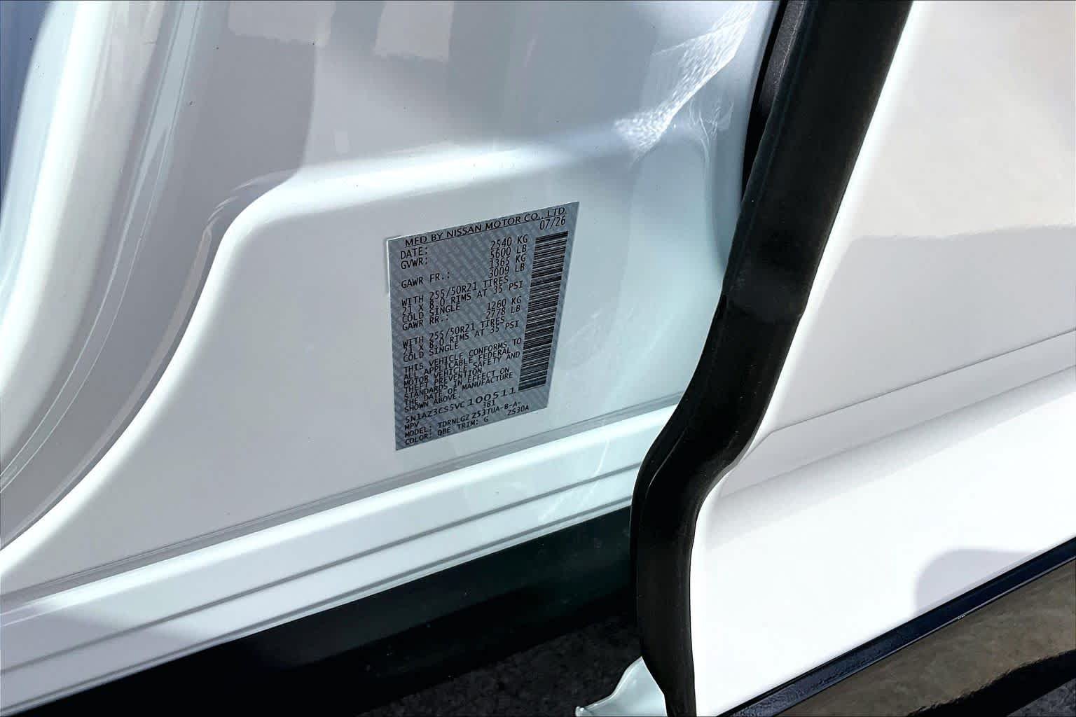 New 2027 Everest White Pearl TriCoat Nissan Dark Armor image 17