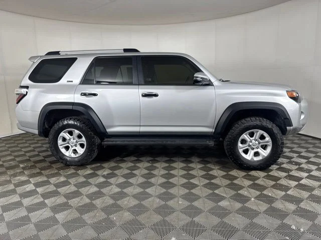 Used 2022 Classic Silver Metallic Toyota SR5 Premium image 2