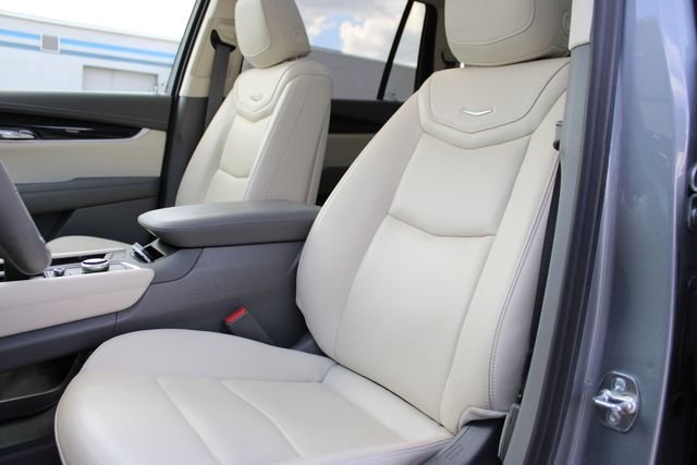 Used 2025 Silver Cadillac Premium Luxury image 21