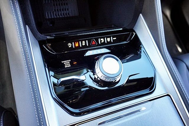 New 2026 Bright White Clear-Coat Exterior Paint Jeep Limited Altitude image 37