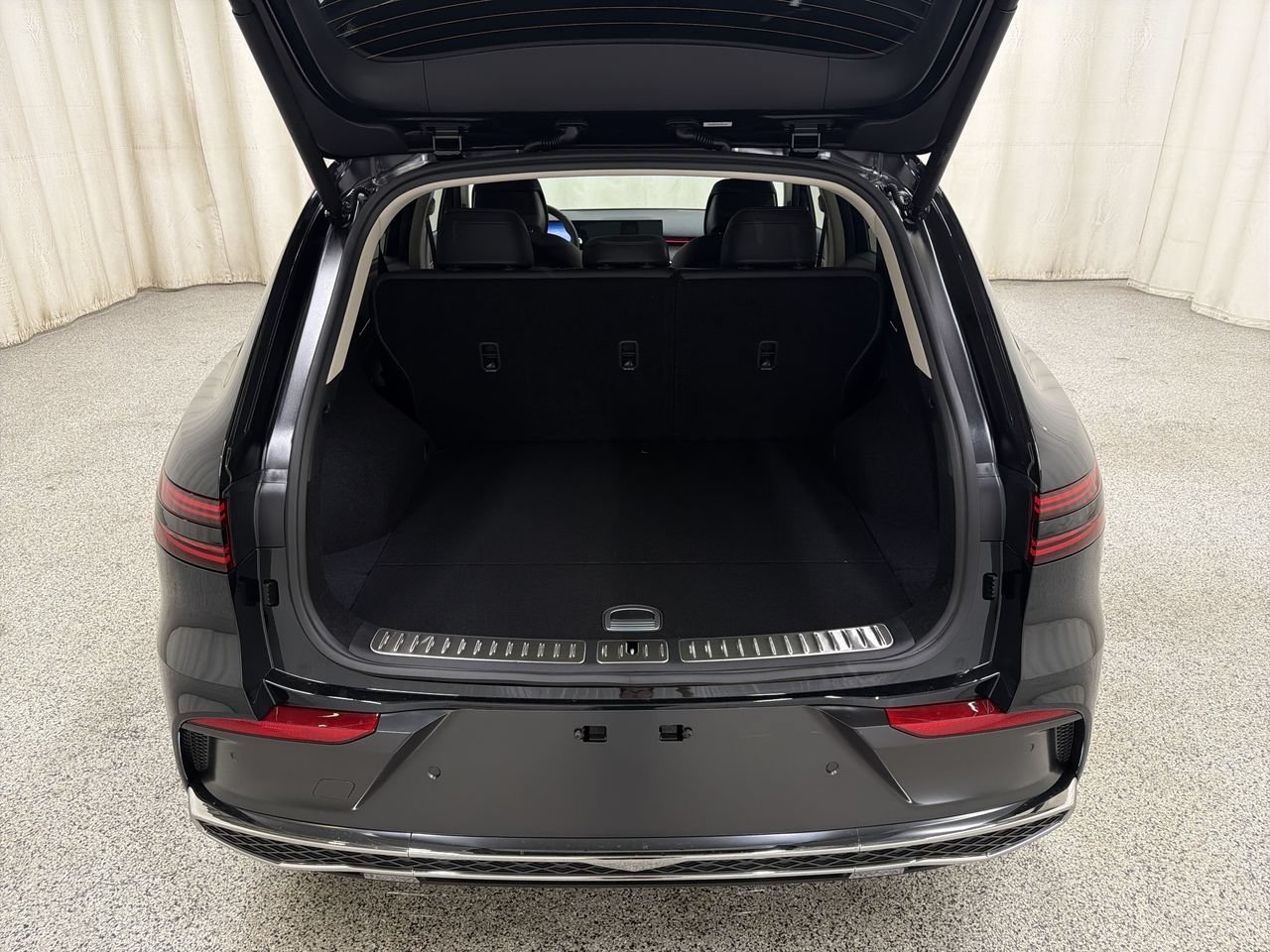 New 2027 Vik Black Genesis 2.5T SELECT image 17