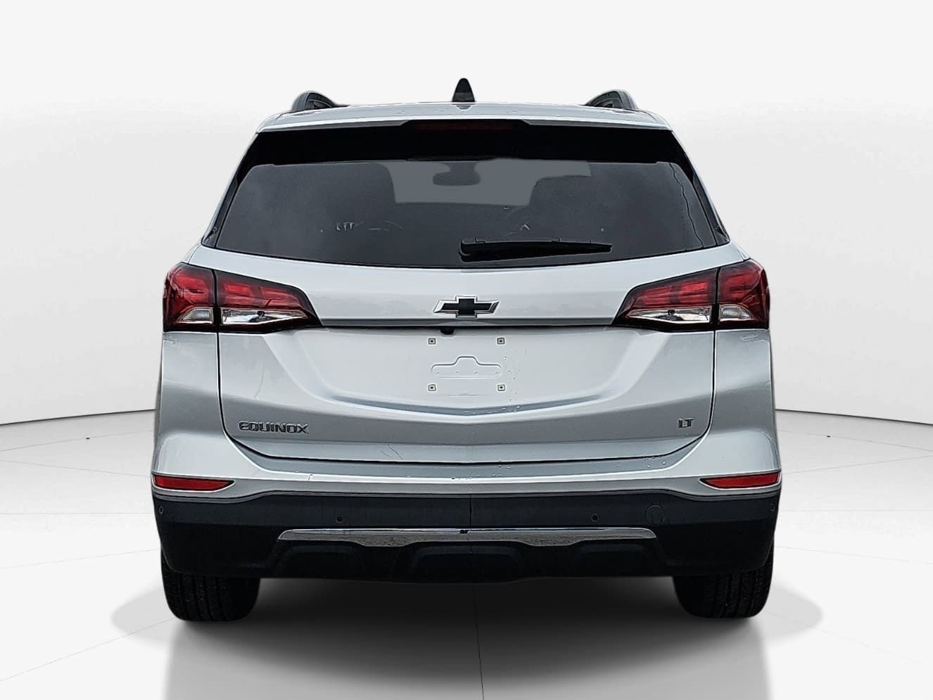 Used 2022 Silver Ice Metallic Chevrolet LT image 4
