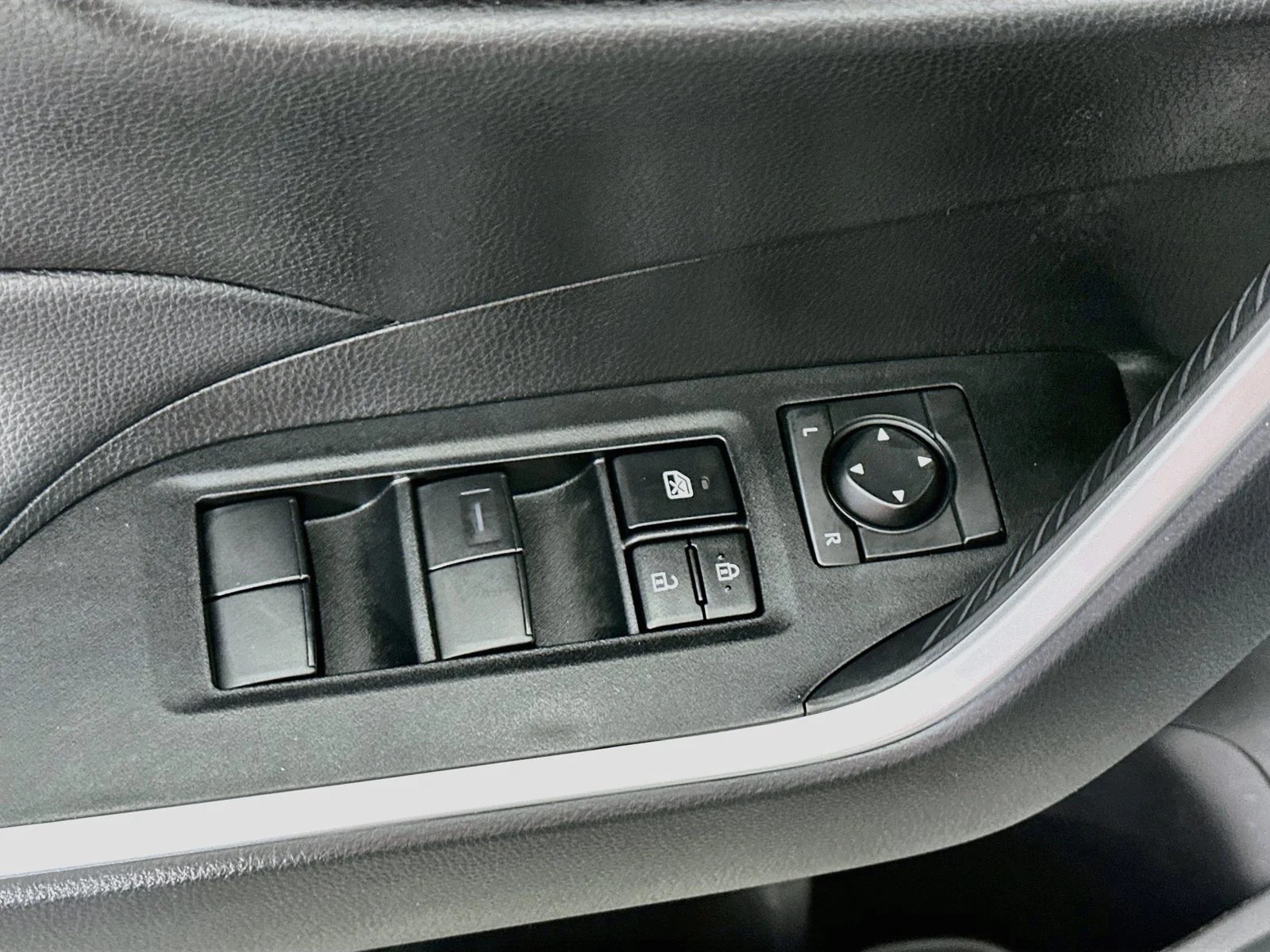 Used 2025 Silver Sky Metallic Toyota LE image 19