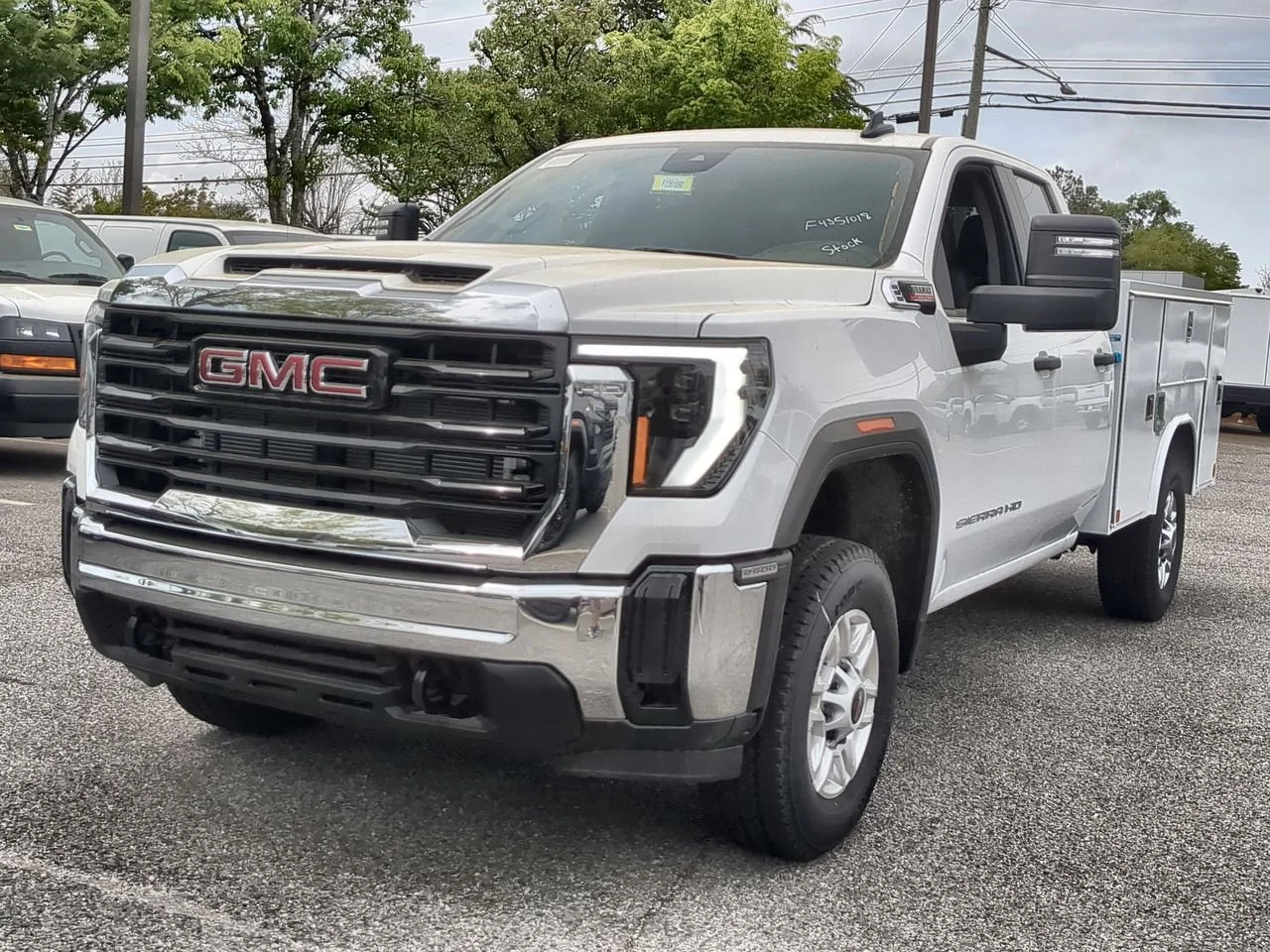 New 2025 Summit White GMC Pro image 4