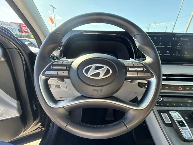 Used 2023 Black Hyundai SEL image 14