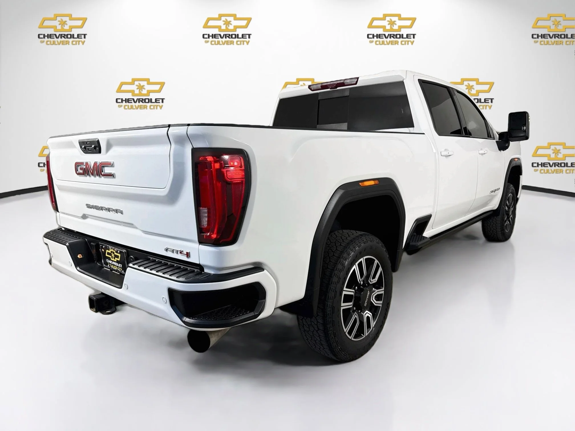 Used 2023 SUMMIT WHITE GMC AT4 image 8