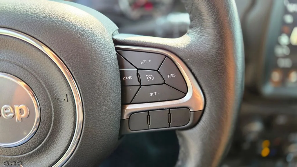 Used 2022 Gray Jeep Limited image 17