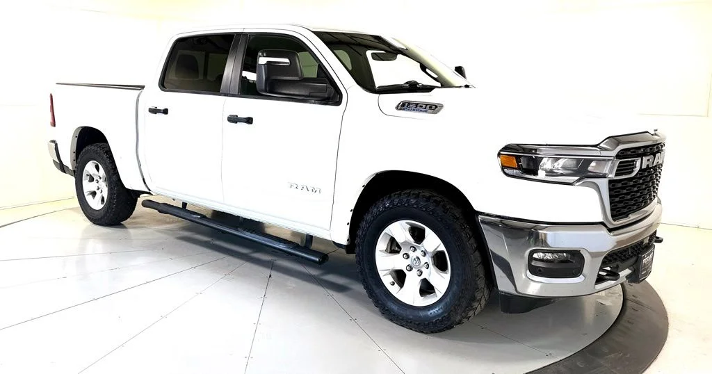 2025 RAM 1500 Big Horn/Lone Star 4x4 Crew Cab 5'7's photo
