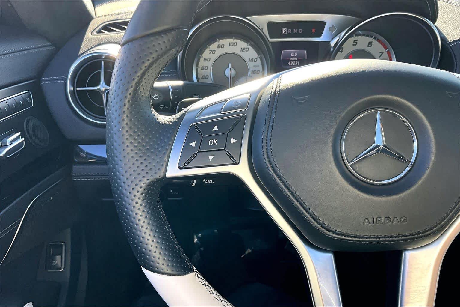 Used 2015 designo Diamond White Metallic Mercedes-Benz SL 550 image 21
