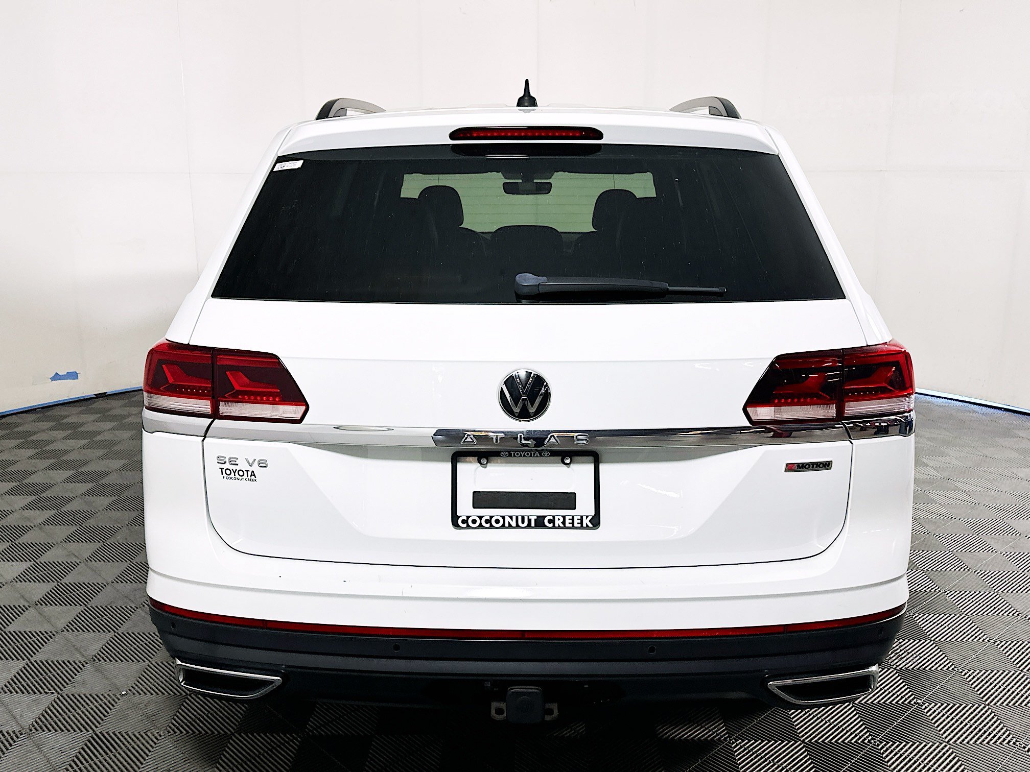 Used 2022 White Volkswagen 3.6L V6 SE w/Technology image 4