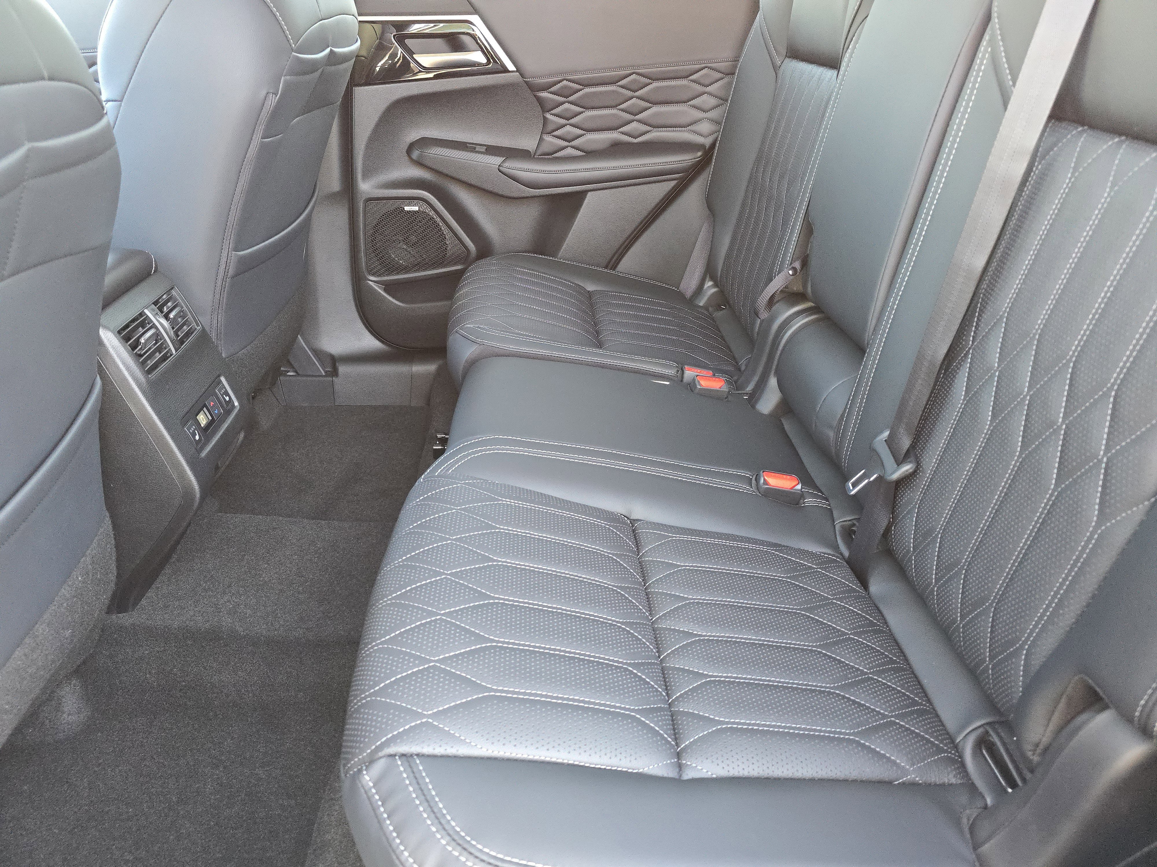 New 2026 Moonstone Gray Metallic Mitsubishi SEL image 10
