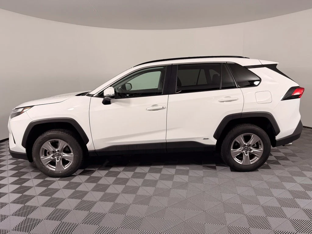 Used 2025 White Toyota XLE image 12