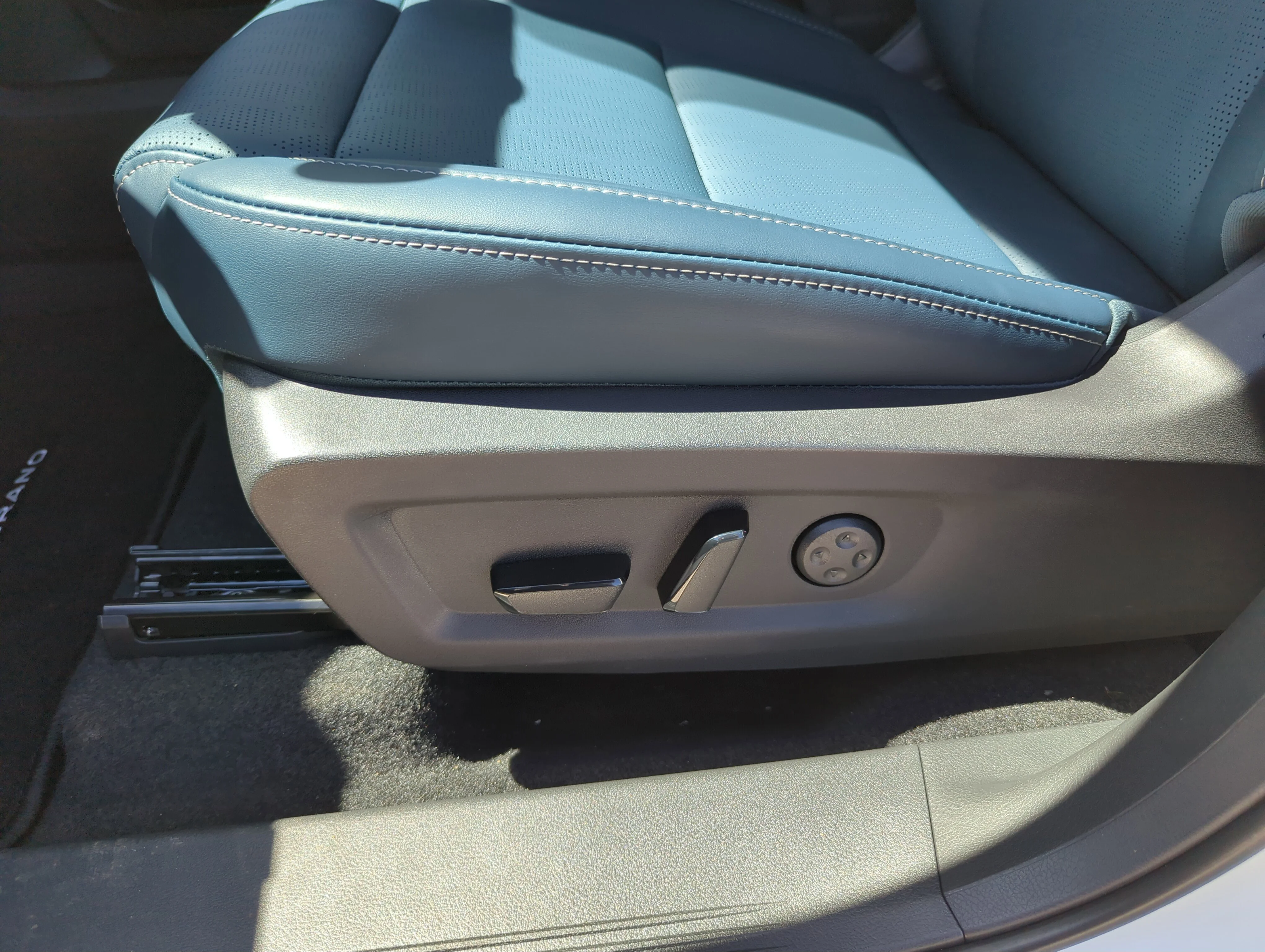 New 2026 Everest White Pearl TriCoat Nissan Platinum image 21