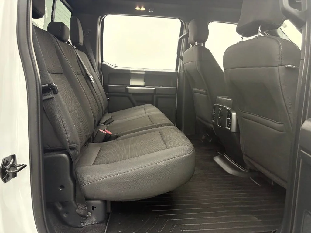 Used 2016 Oxford White Ford XLT image 33