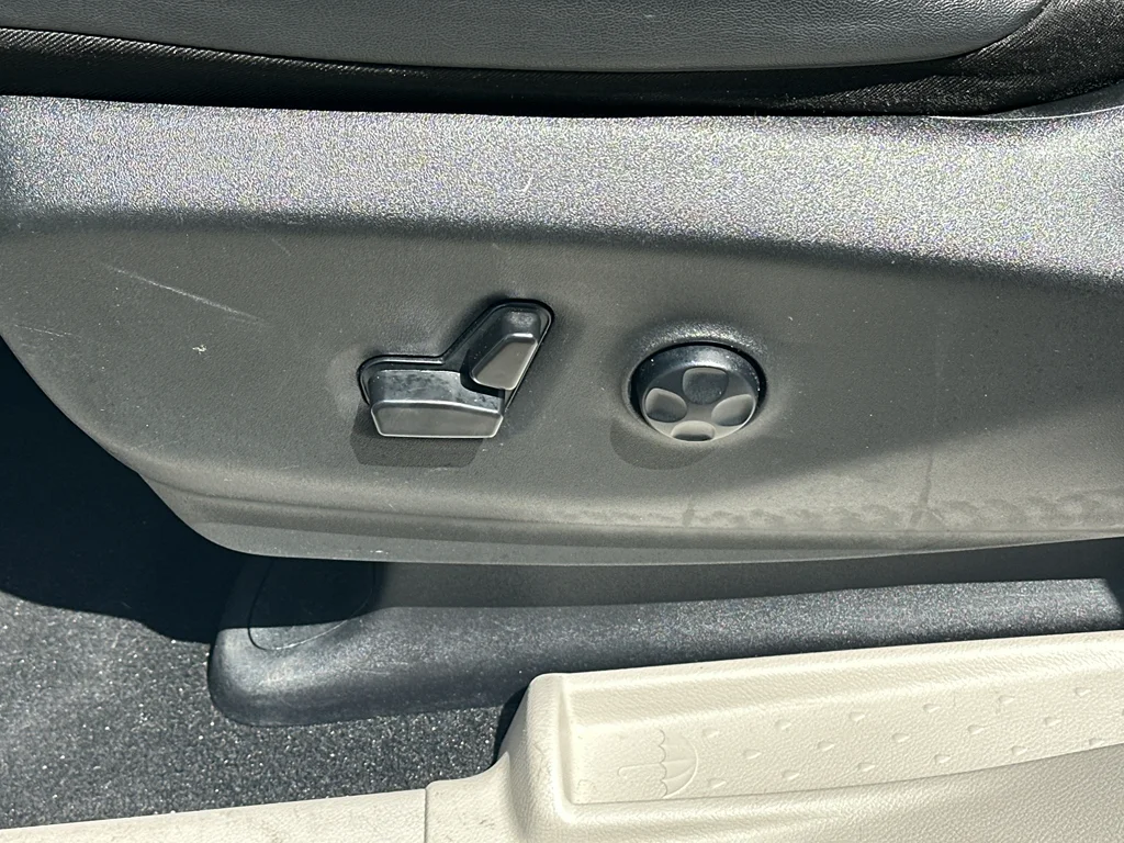Used 2024 White Chrysler Touring L image 26