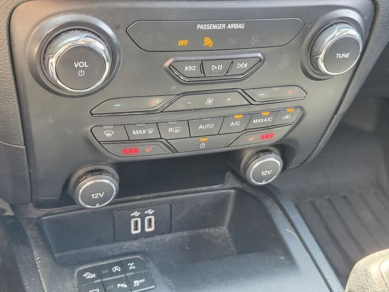 Used 2019 Shadow Black FORD LARIAT 4WD SUPERCREW 5