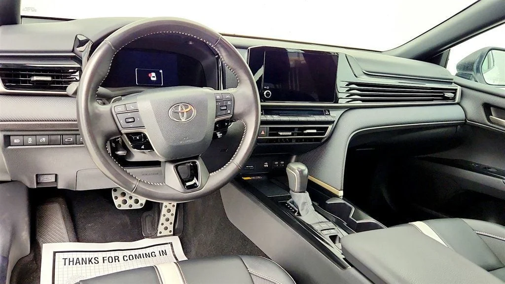 Used 2025 Ice Cap Toyota SE AWD image 12