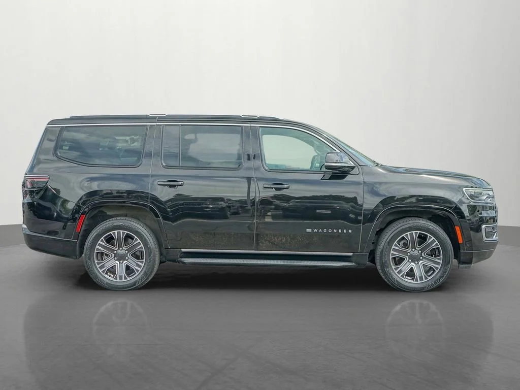Used 2024 Diamond Black Crystal Pearlcoat Jeep Series II image 9