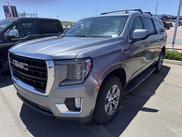 2022 GMC Yukon 4WD SLE's photo