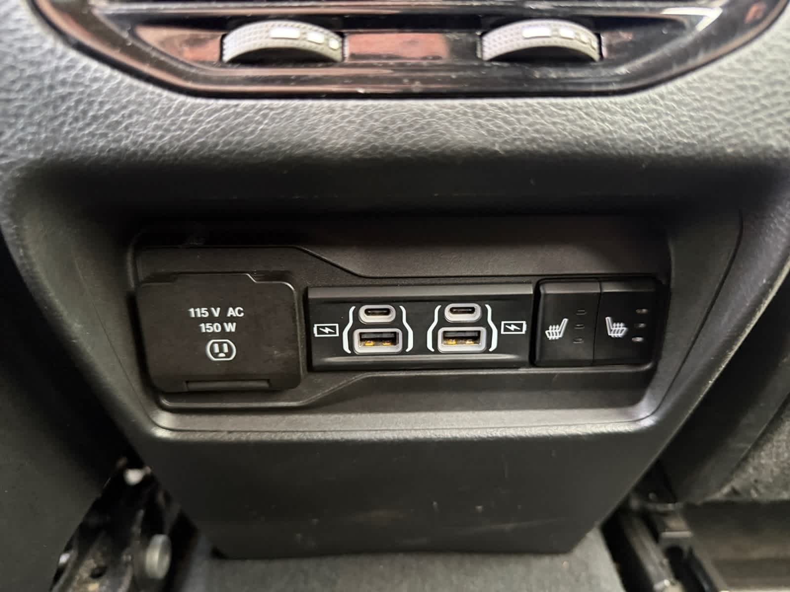 Used 2024 Diamond Black Crystal Pearl Jeep Limited image 19