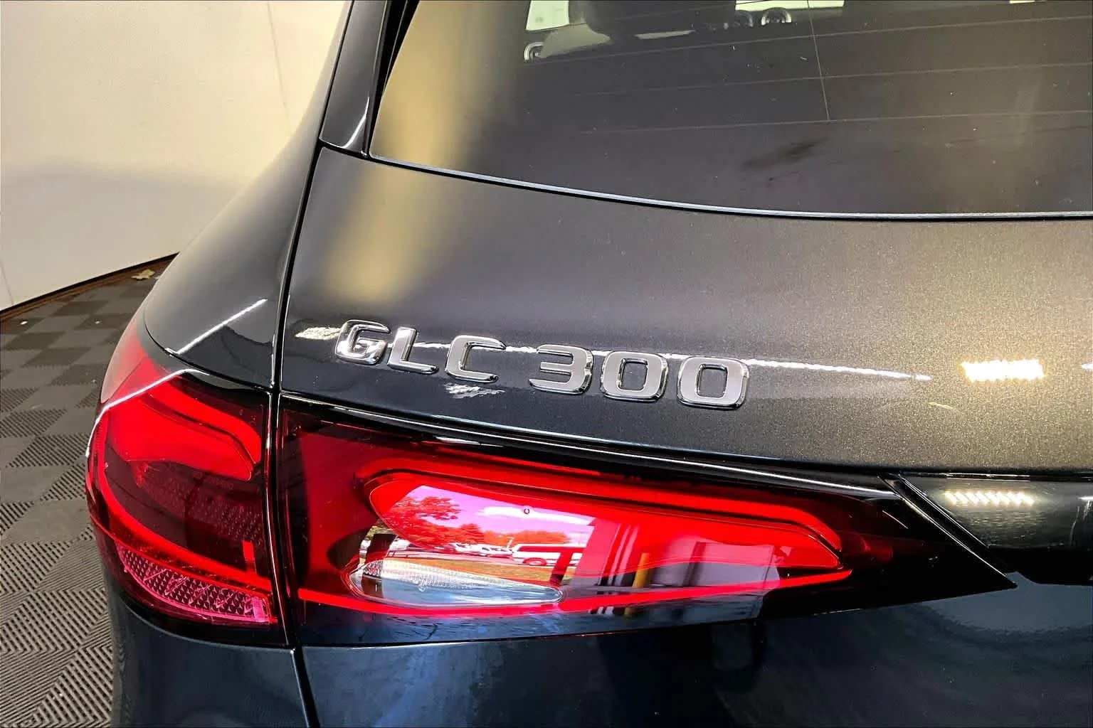 Certified Used 2026 Graphite Grey Metallic Mercedes-Benz GLC 300 image 33