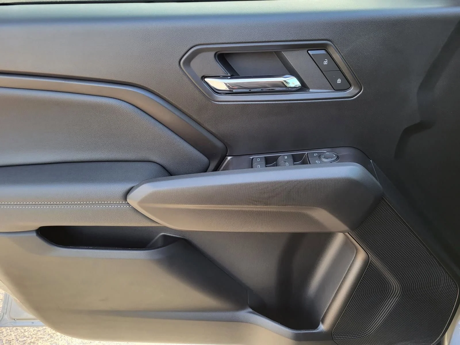 New 2026 Sterling Metallic GMC Elevation image 6