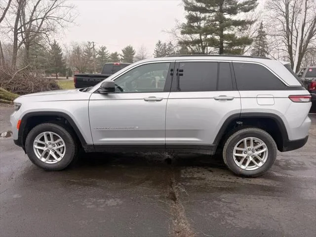 New 2026 Silver Zynith Exterior Paint Jeep Laredo X image 6