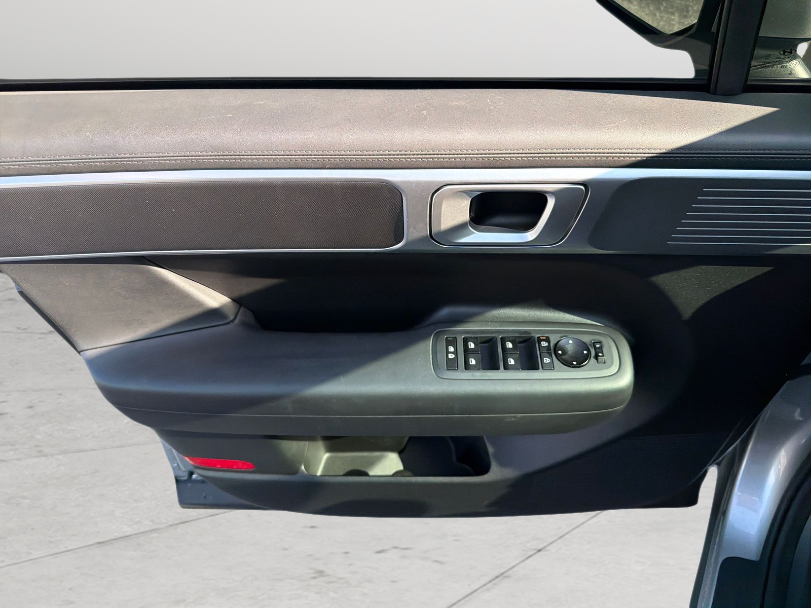 Used 2024 Silver Hyundai SE image 26