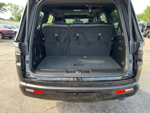 New 2026 High Gloss Black Exterior Paint Jeep Limited Reserve image 9