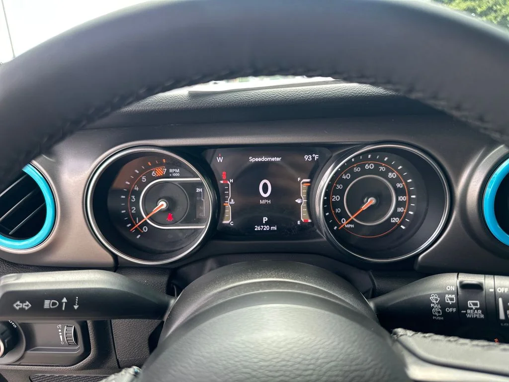 Used 2023 Gray Jeep Sport S image 23