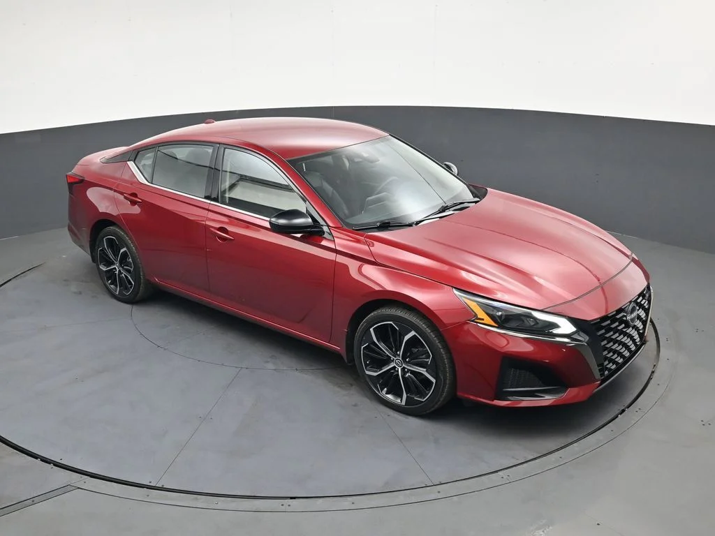 Used 2025 Red Nissan 2.5 SR image 34