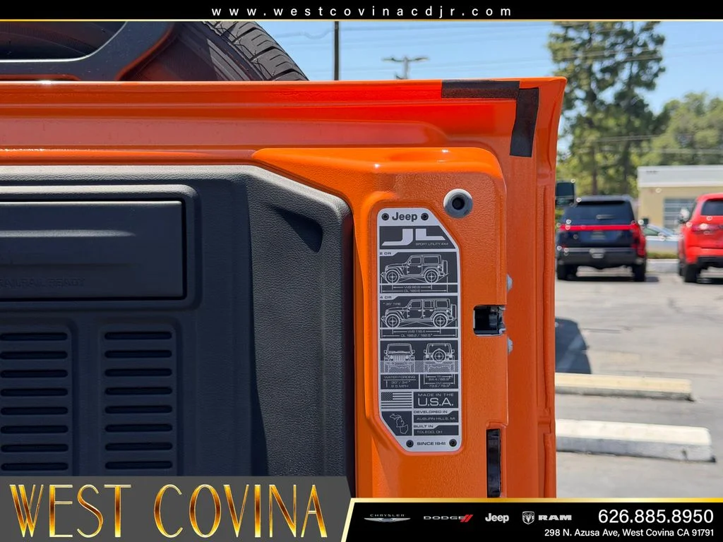 2025 Jeep Wrangler 4-Door Sahara - Photo 10