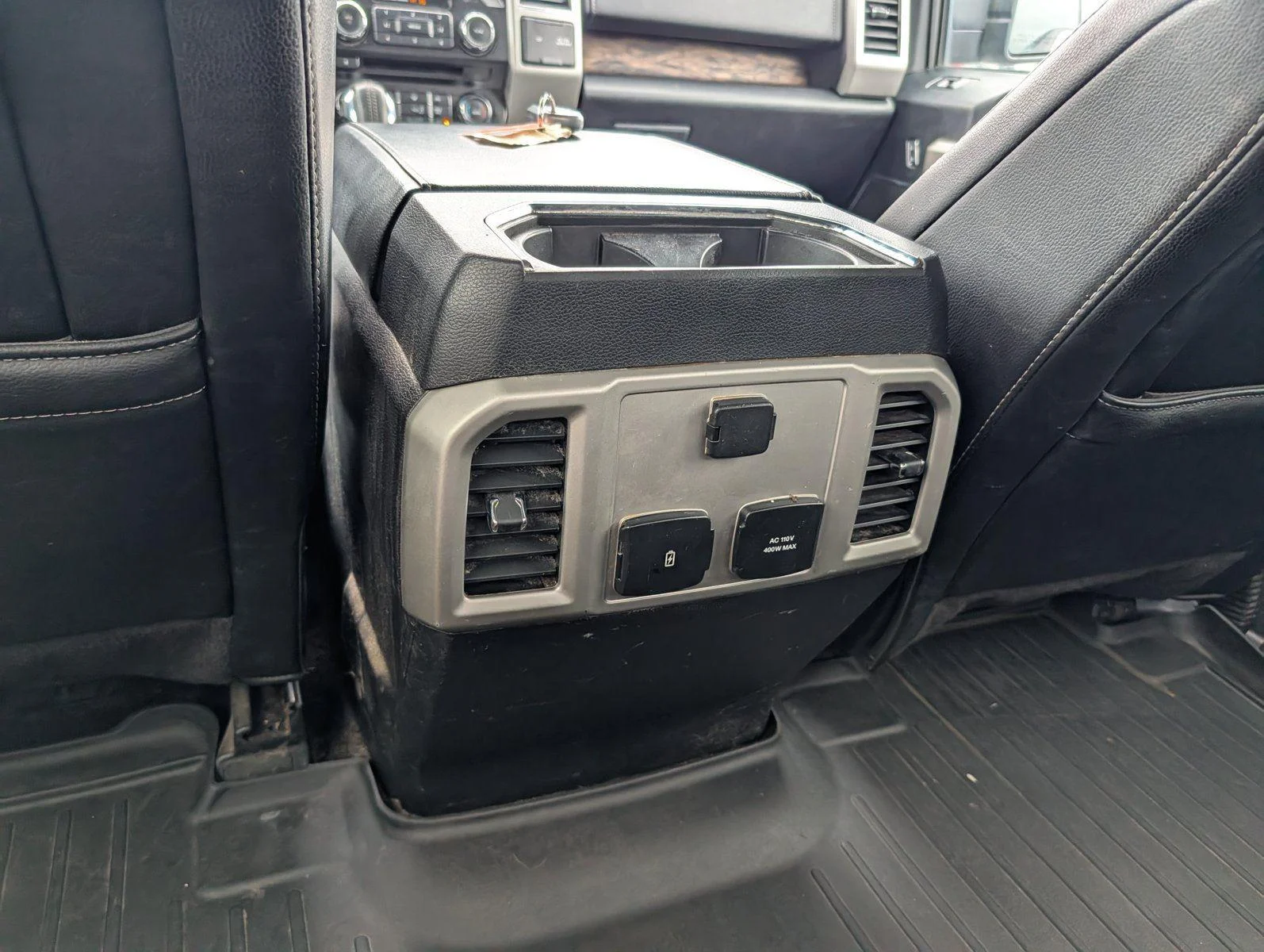 Used 2018 White Platinum Metallic Tri-Coat Ford LARIAT image 31