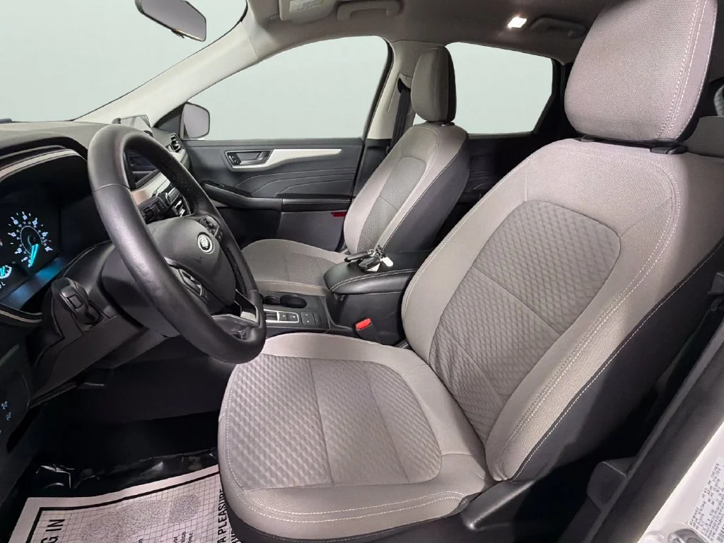 Used 2022  Ford SE image 18