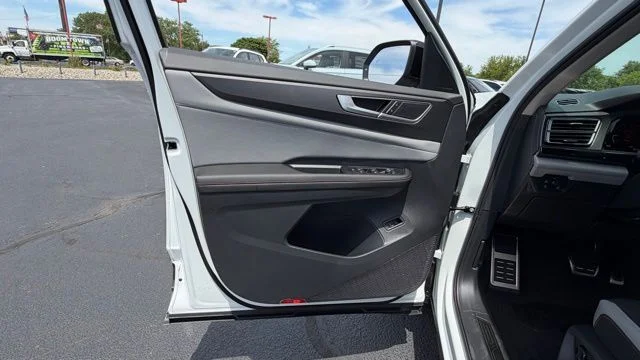 New 2026 White Volkswagen 2.0T Peak Edition image 15