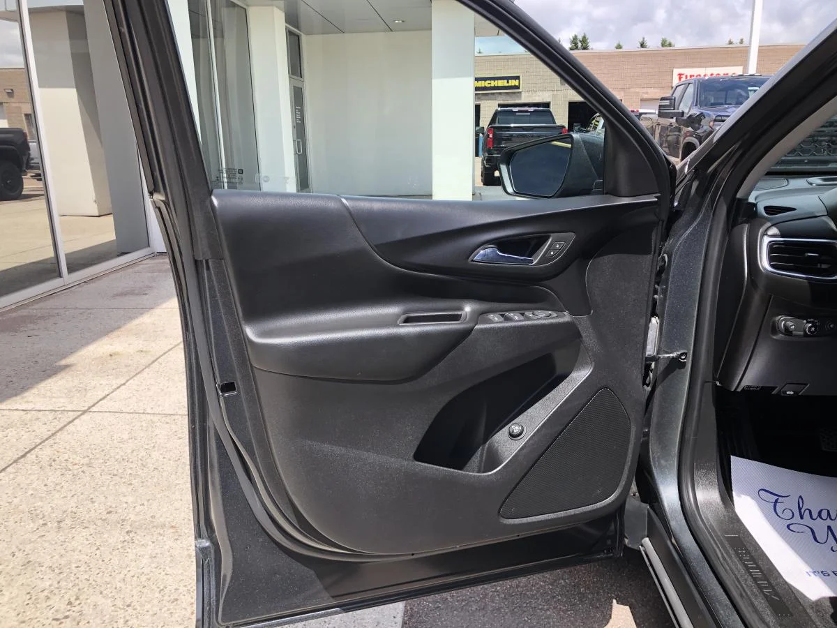 Used 2020 Grey Chevrolet Fwd 4dr Lt 1lt image 10