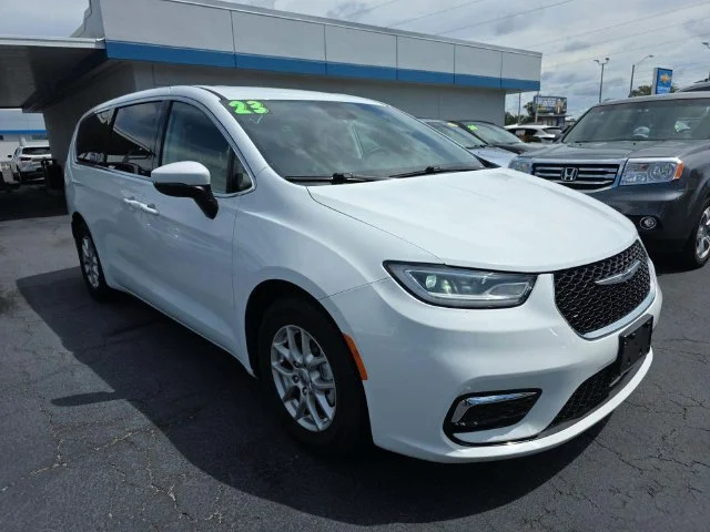 Used 2023 White Chrysler Touring L image 2