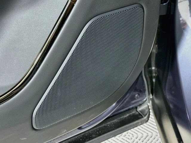 Used 2024 Blue Land Rover SE image 21