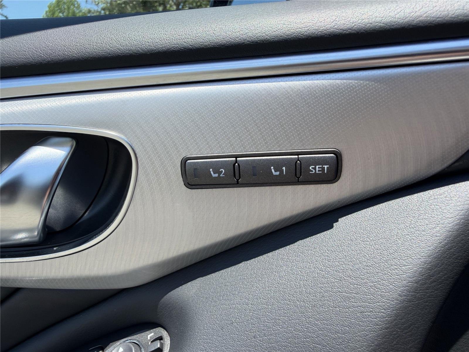Used 2023 Grand Blue INFINITI LUXE image 20