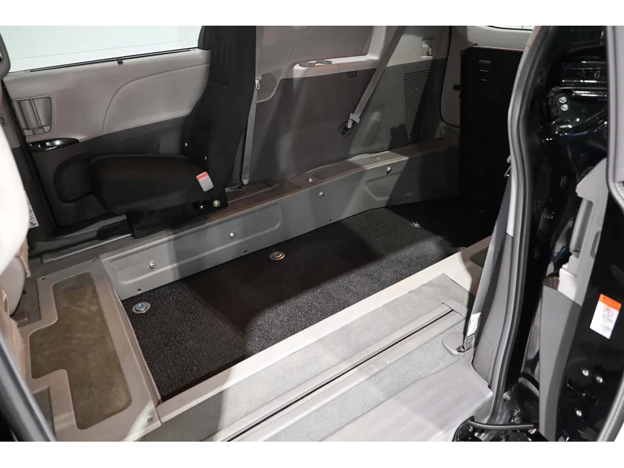 Used 2019 BLACK Toyota XLE Mobility Handicap Van image 25