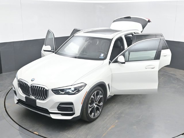 Used 2022 White BMW sDrive40i image 53