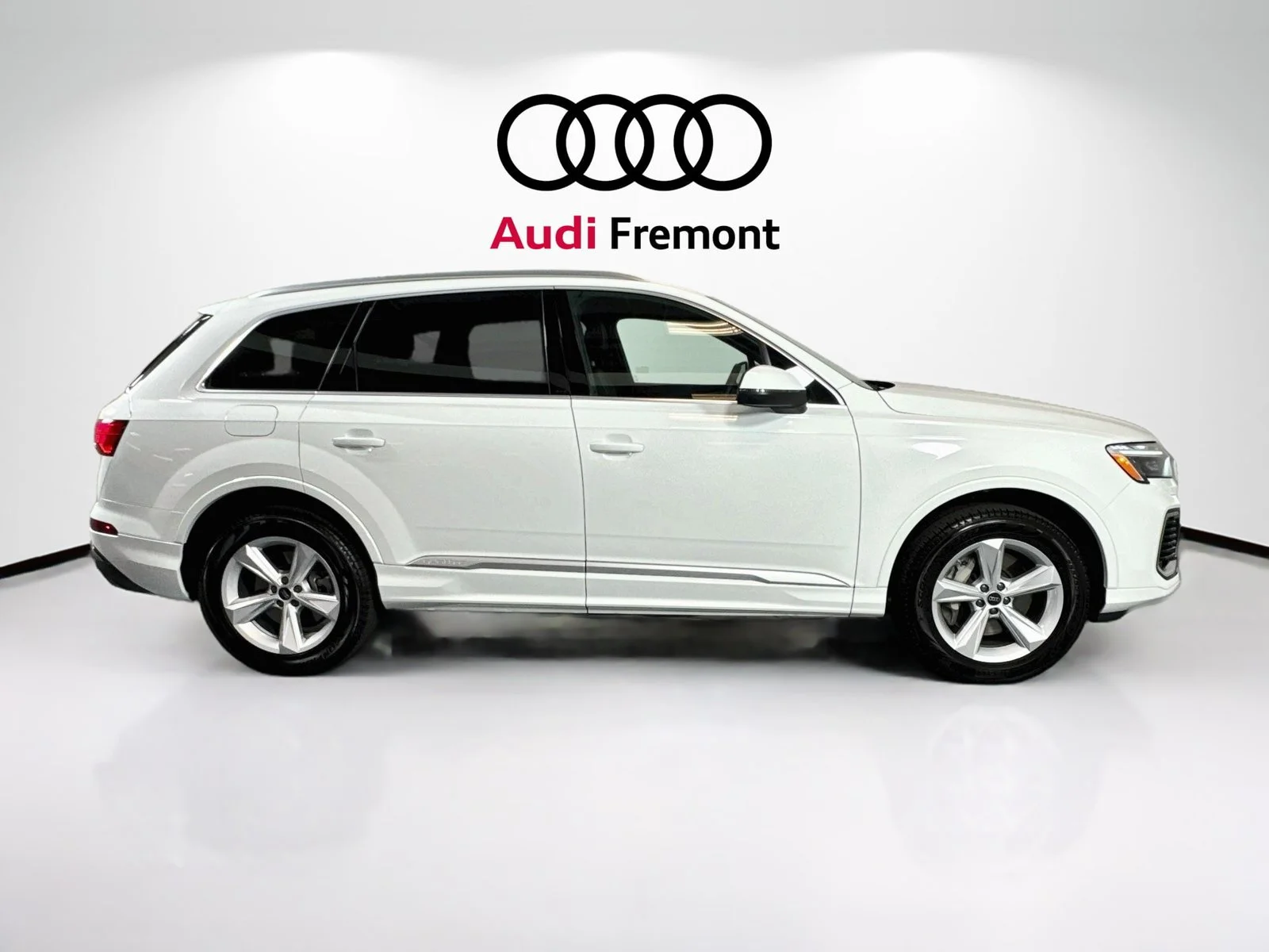 Used 2025 Carrara White Audi Premium image 4
