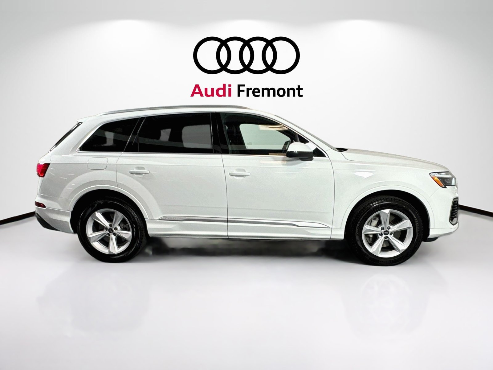 Used 2025 Carrara White Audi Premium image 4