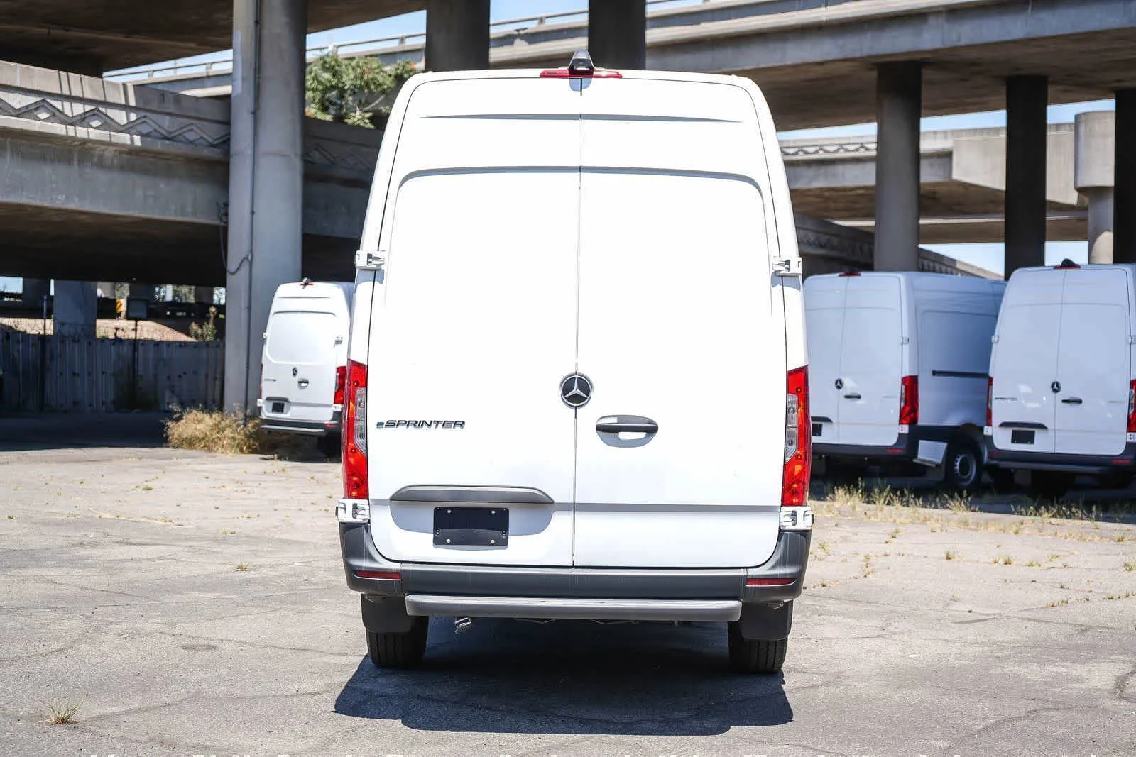 New 2025 Arctic+White Mercedes-Benz Cargo 170WB High Roof 113kw Battery RWD SO Motor image 8