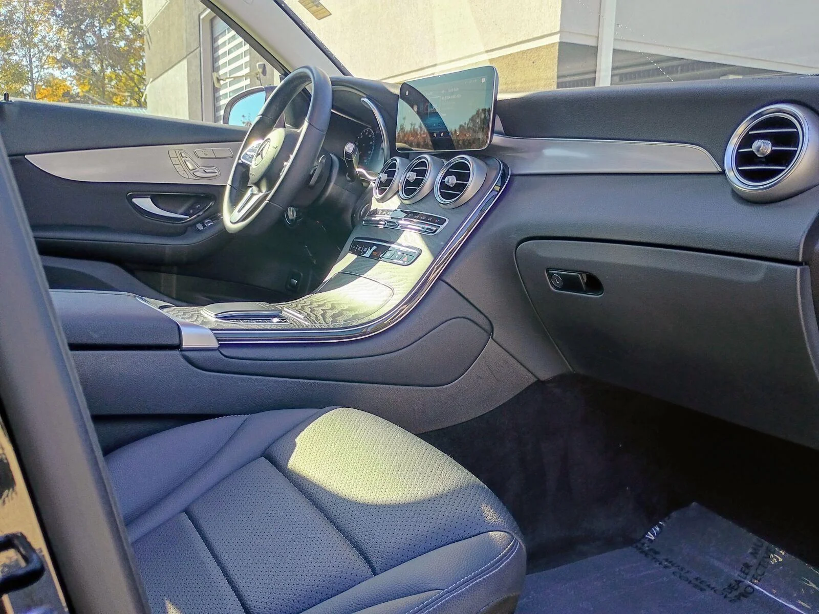 Used 2022 Black Mercedes-Benz GLC 300 image 14