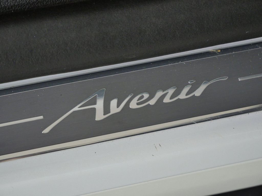 Used 2025 White Buick Avenir image 24